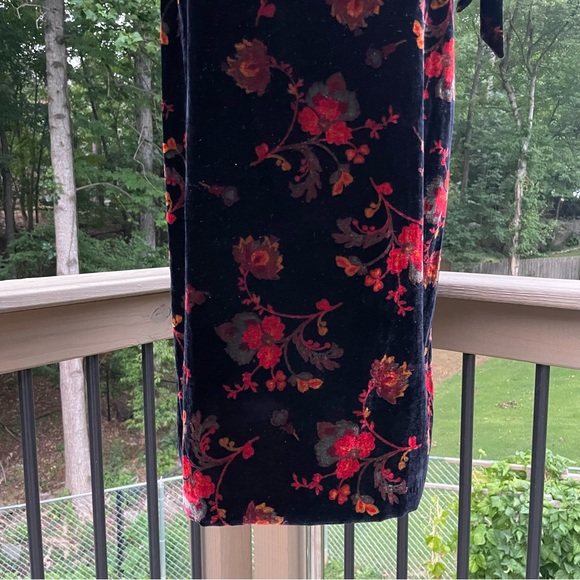 NWT Loft Black Red Floral Cold Shoulders Velvet Shift Dress Size S - Picture 5 of 16